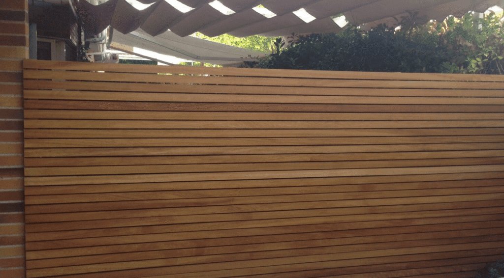 Listones de iroko macizo cepillados